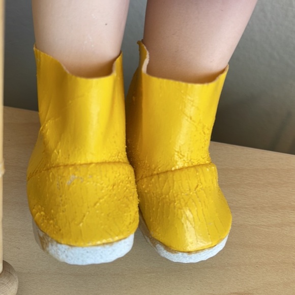 Rain shower Rachel Porcelain doll - Picture 7 of 16